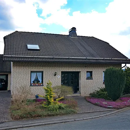 In Deifeld With Garden Apartment